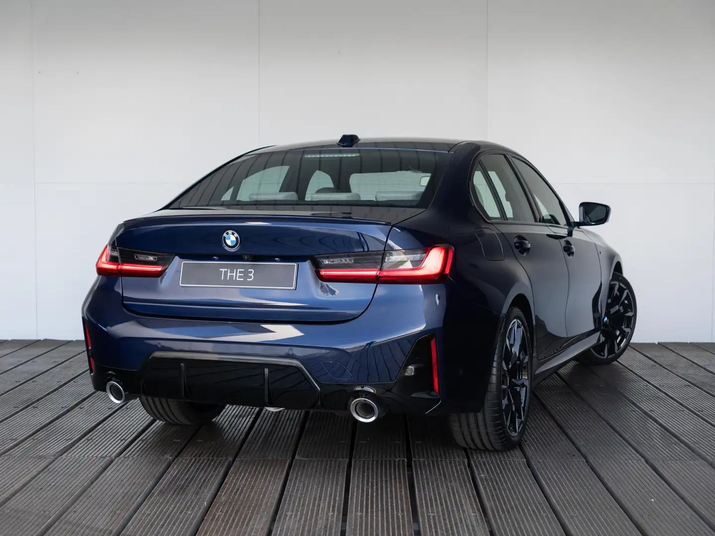 BMW 330 3 Serie Sedan 330i M Sportpakket | Comfort Pack Blauw - 2