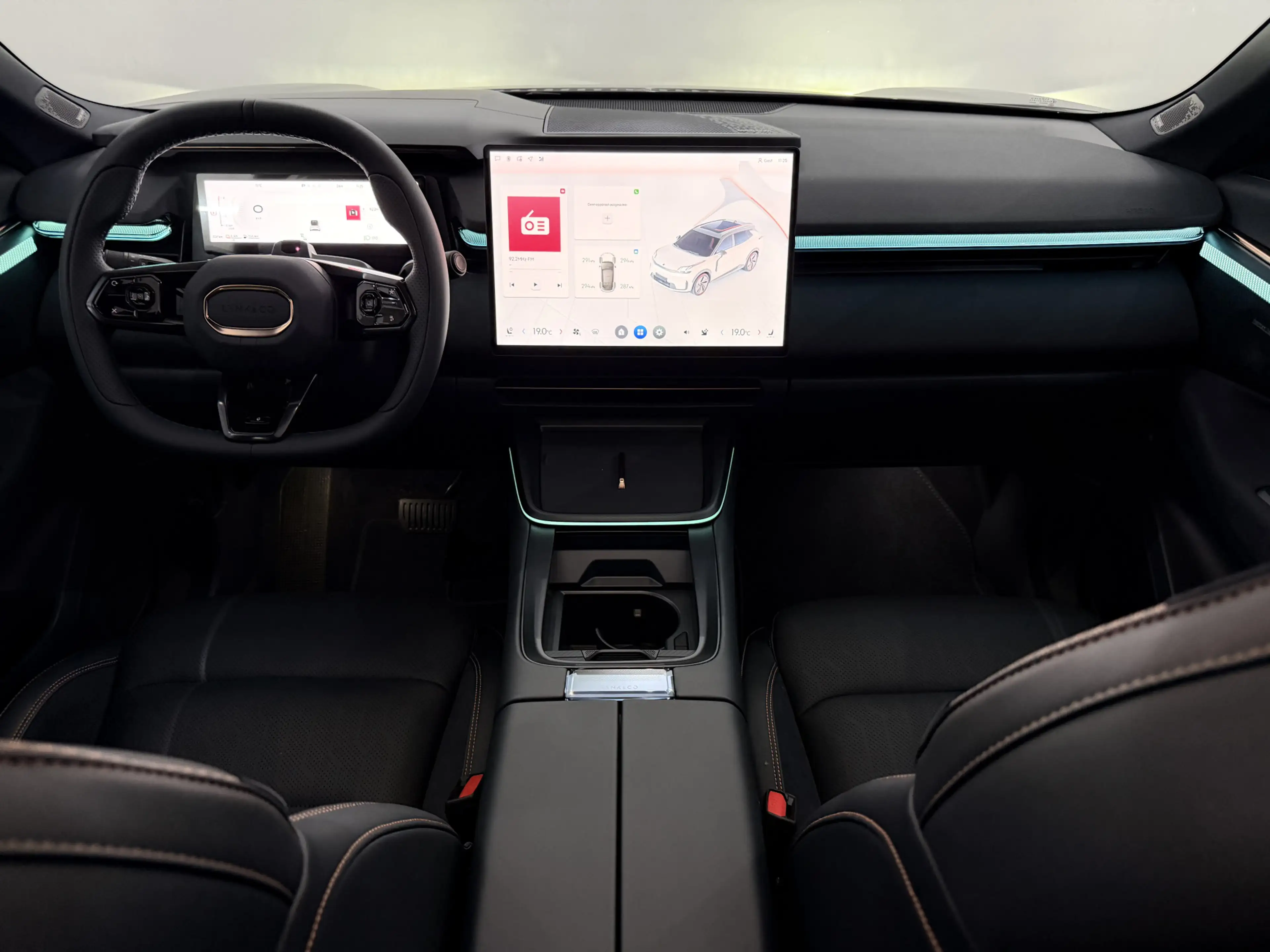 Lynk & Co 08 1.5 More Plug-in Panoramadak, Stoelmassage, Stoelv — photo 3
