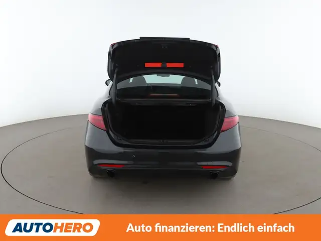 Alfa Romeo Giulia view 17