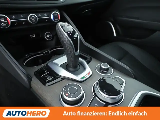 Alfa Romeo Giulia view 23