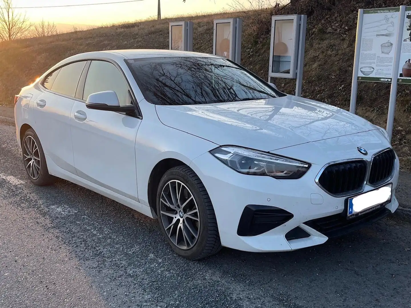BMW 220 220i Gran Coupe Aut. Sport 8-fach bereift Weiß - 1