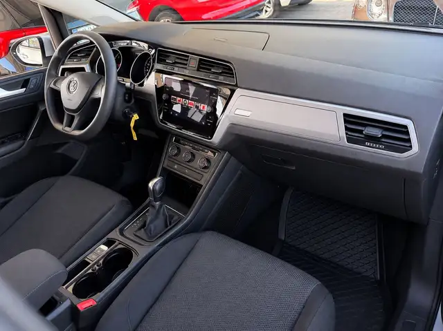 Volkswagen Touran view 10