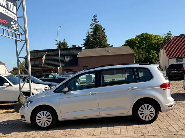 Volkswagen Touran view 4