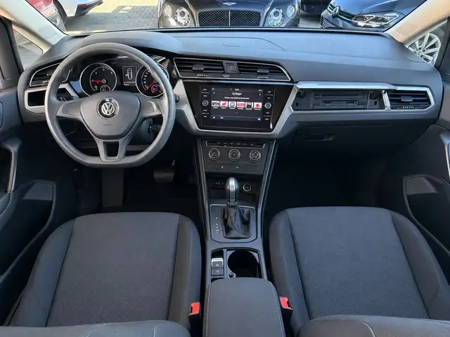 Volkswagen Touran view 9