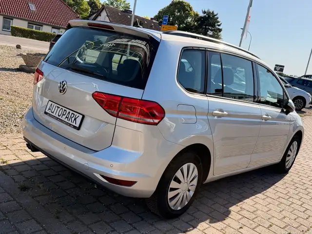 Volkswagen Touran view 6