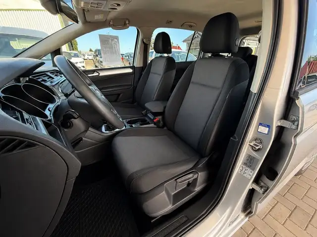 Volkswagen Touran view 8