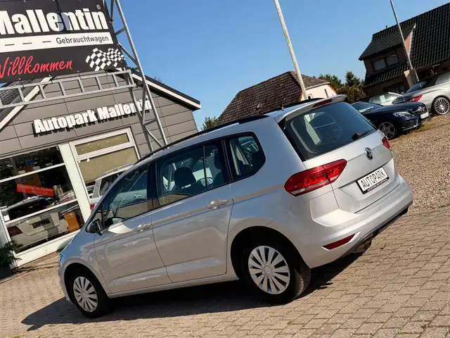 Volkswagen Touran view 5
