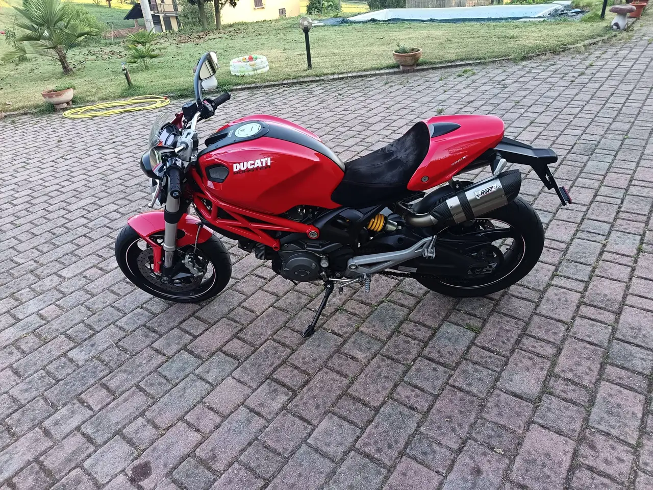 Ducati Monster 696