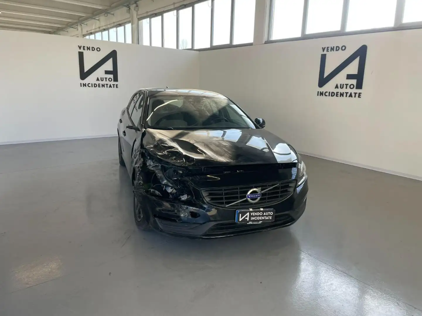 Volvo V60 2.0 D2 120CV BUSINESS CAMBIO MANUALE *VA IN MOTO* Nero - 1