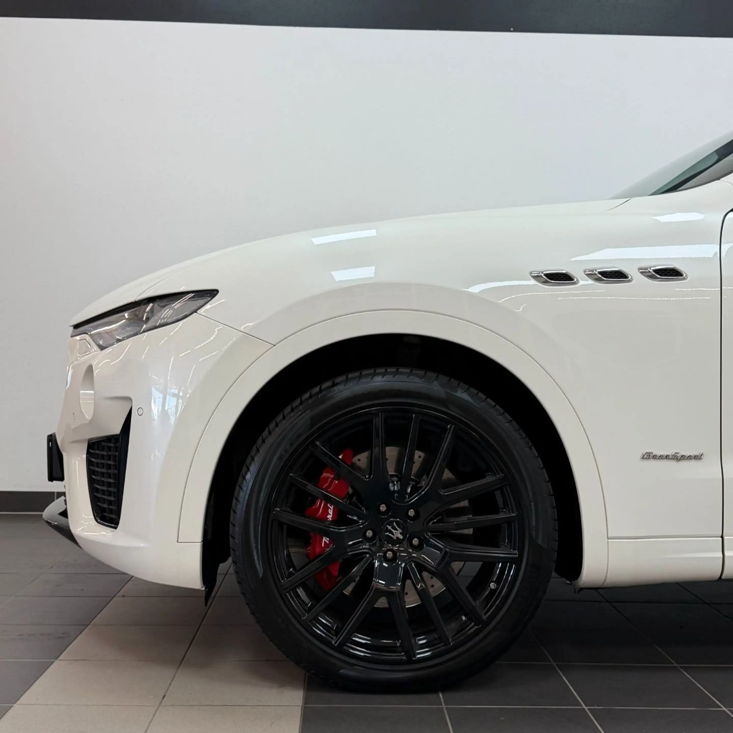 Maserati Levante GranSport S Q4 — photo 11