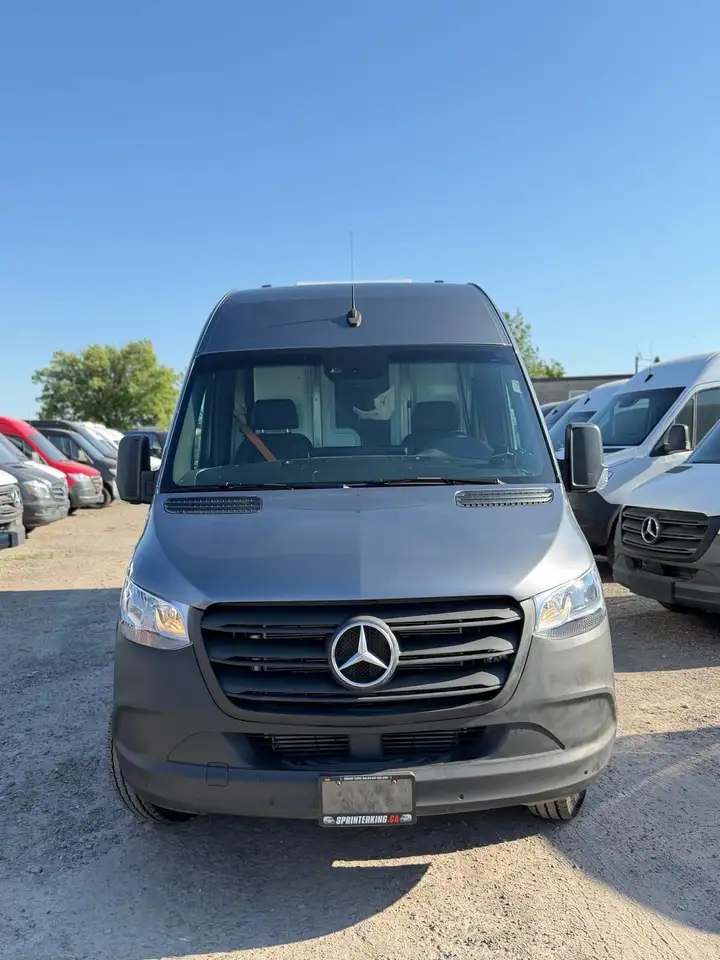 Mercedes-Benz Sprinter photo Mercedes-Benz Sprinter