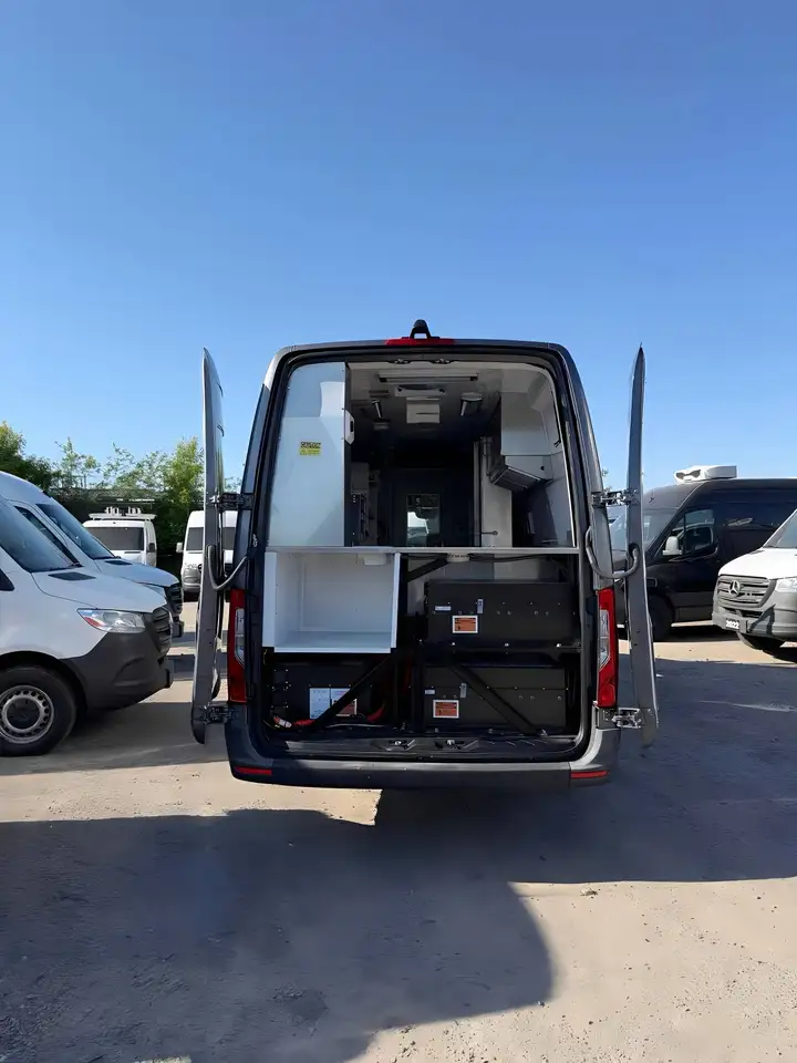 Mercedes-Benz Sprinter photo Mercedes-Benz Sprinter