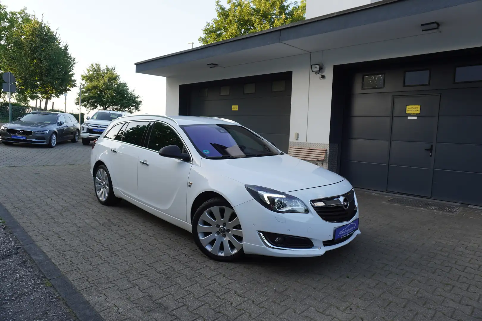 Opel Insignia 2.0 CDTi OPC Business Innovation LEDER+NAVI+KAMERA Weiß - 1