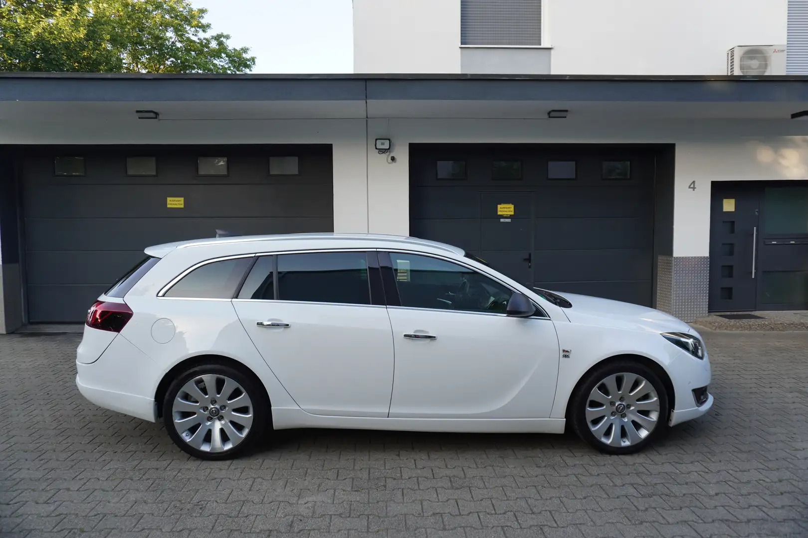 Opel Insignia 2.0 CDTi OPC Business Innovation LEDER+NAVI+KAMERA Weiß - 2