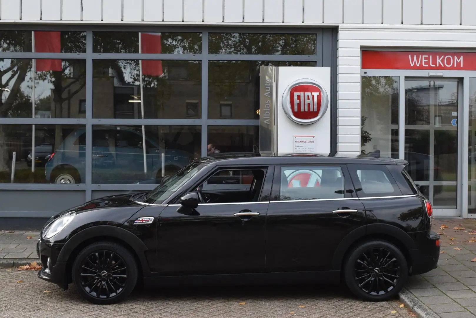 MINI Cooper Clubman Mini 1.5 Business|Carplay/Android Auto|17"|PDC| Zwart - 2