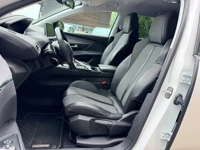 Peugeot 5008 view 4