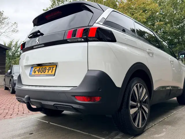 Peugeot 5008 view 9