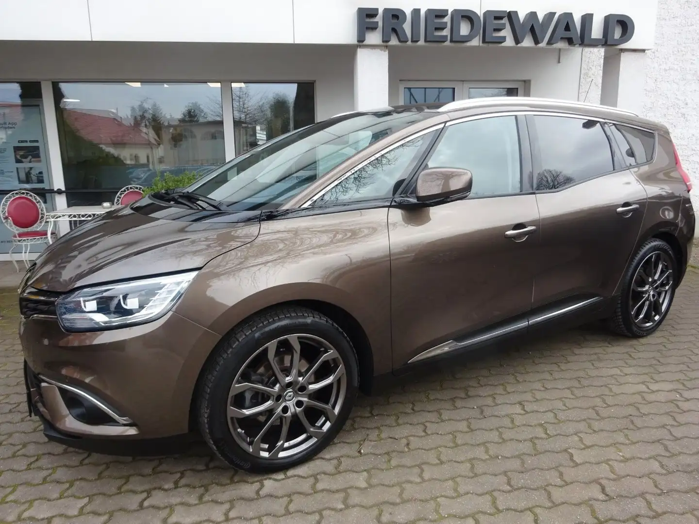 Renault Grand Scenic Intens dCi 110 LED+AHZV+Wi-Rä Bruin - 1
