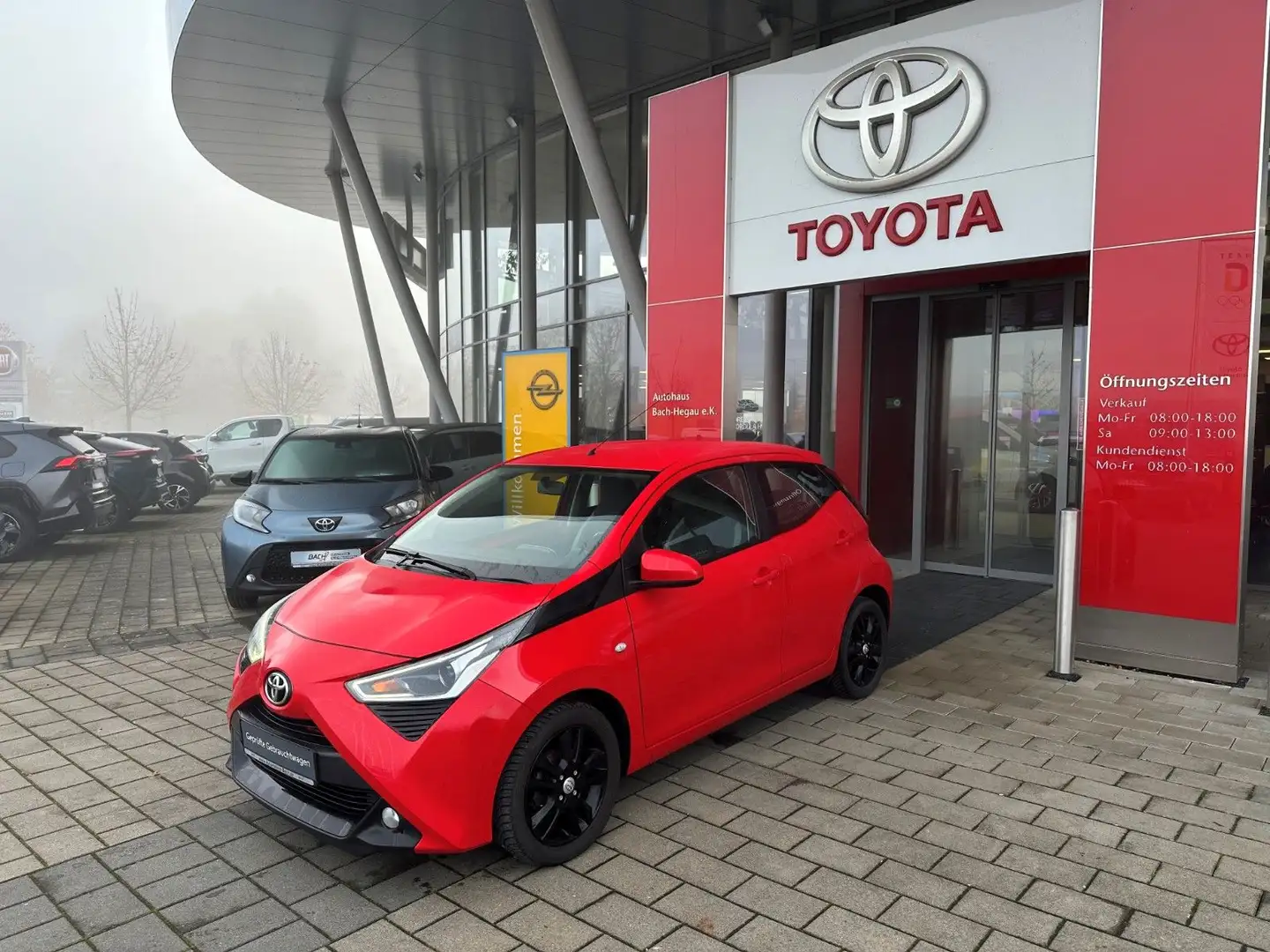 Toyota Aygo x-play club, AUTOMATIK, KAMERA, APPLE CARPL Rot - 2