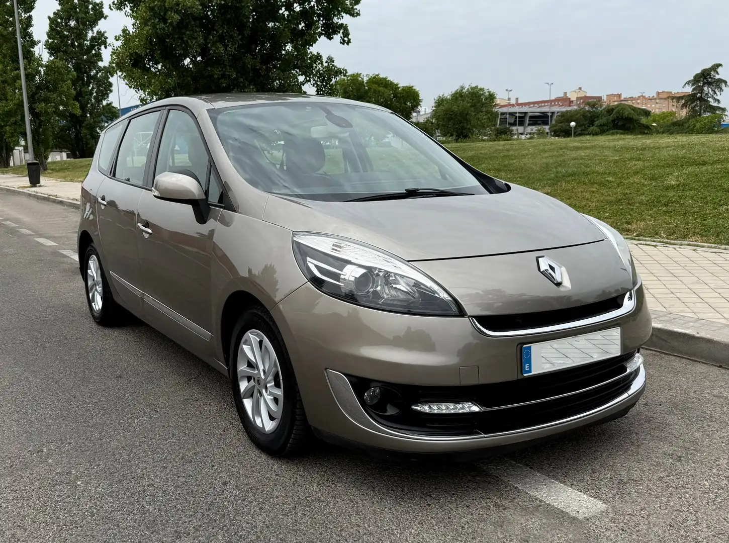 Renault Grand Scenic Grand Scénic 1.6dCi Energy Privilege 7pl. bež - 1