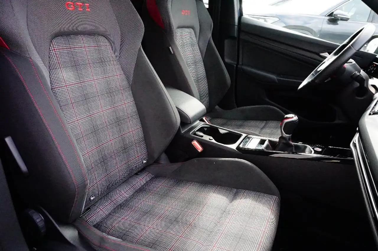 Volkswagen Golf GTI "Black Style" 2,0 l TSI 6-Gang Pano,AHK,Navi 14