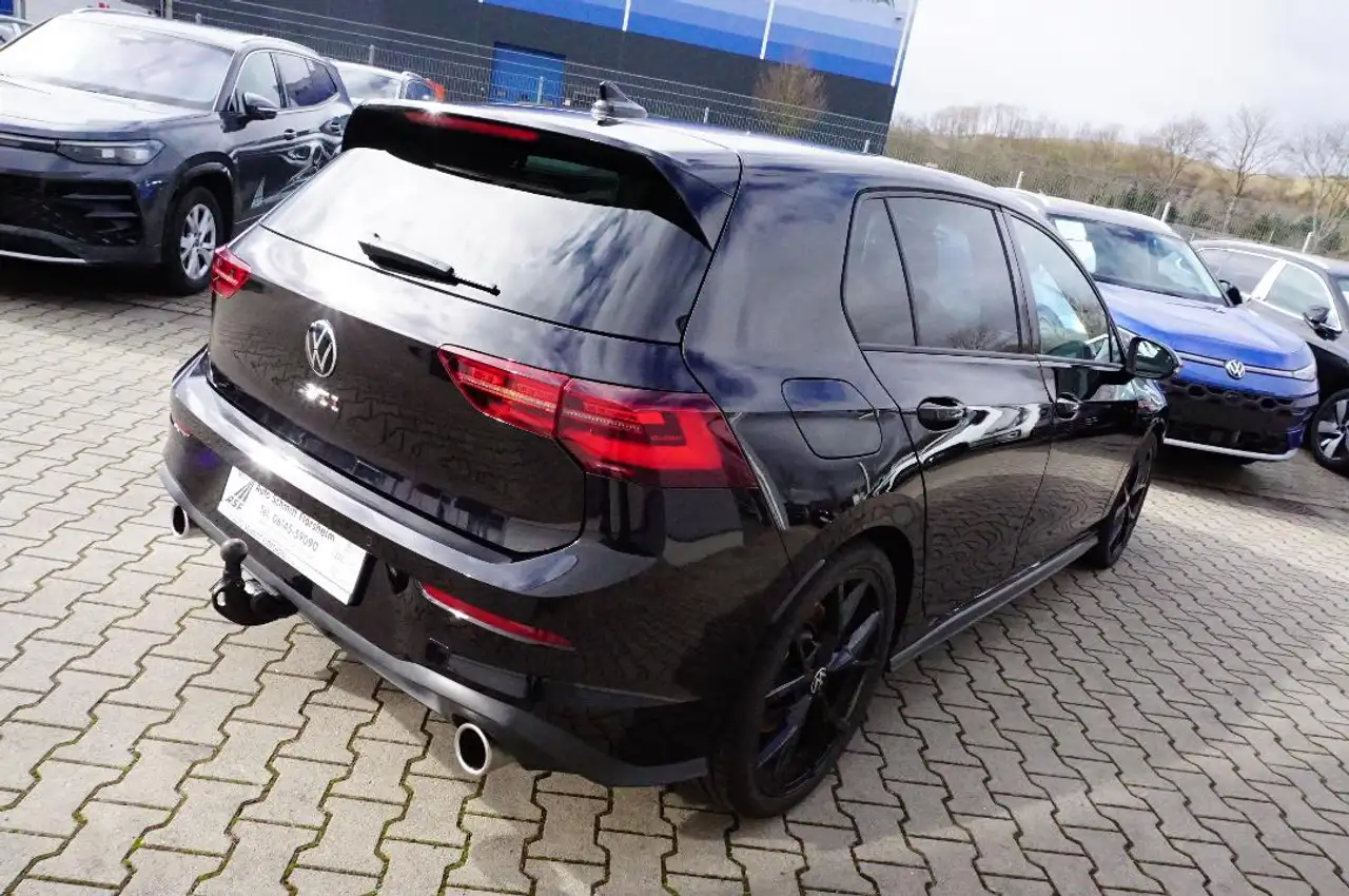 Volkswagen Golf GTI "Black Style" 2,0 l TSI 6-Gang Pano,AHK,Navi 10