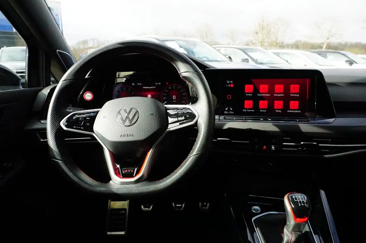 Volkswagen Golf GTI "Black Style" 2,0 l TSI 6-Gang Pano,AHK,Navi 16