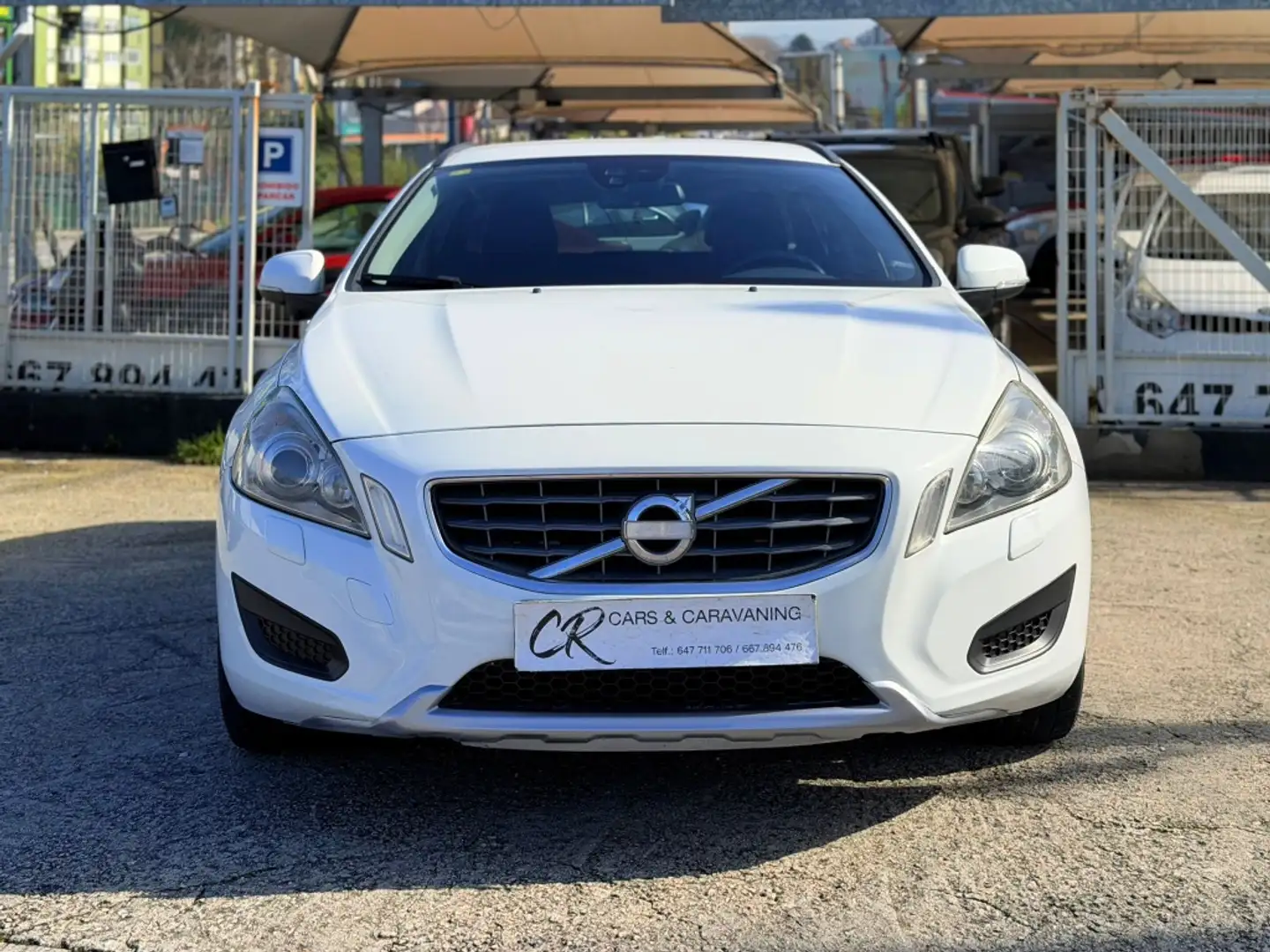 Volvo V60 D3 Kinetic Aut. Blanco - 2