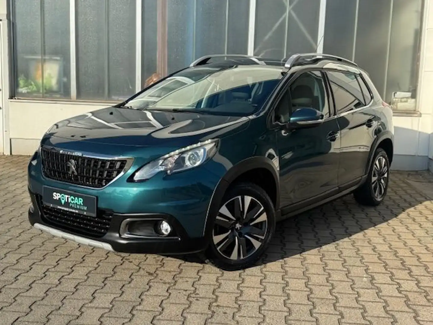 Peugeot 2008 PureTech 110 Stop&Start Allure Grün - 1