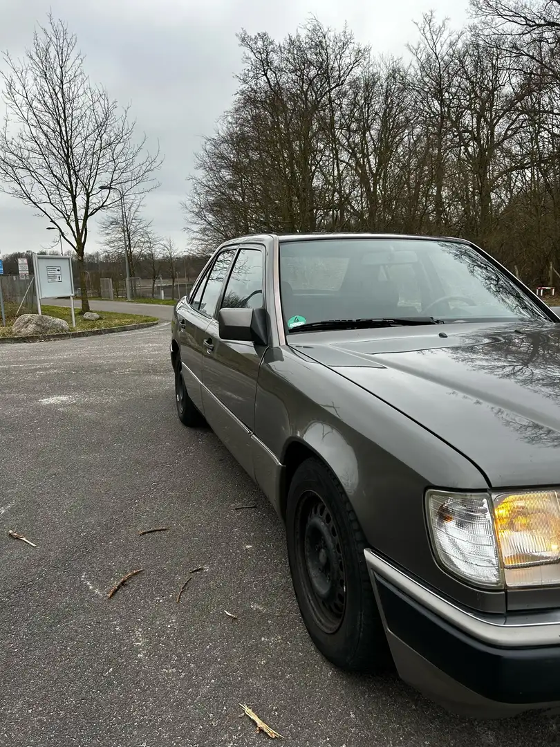 Mercedes-Benz E 200 Gris - 2