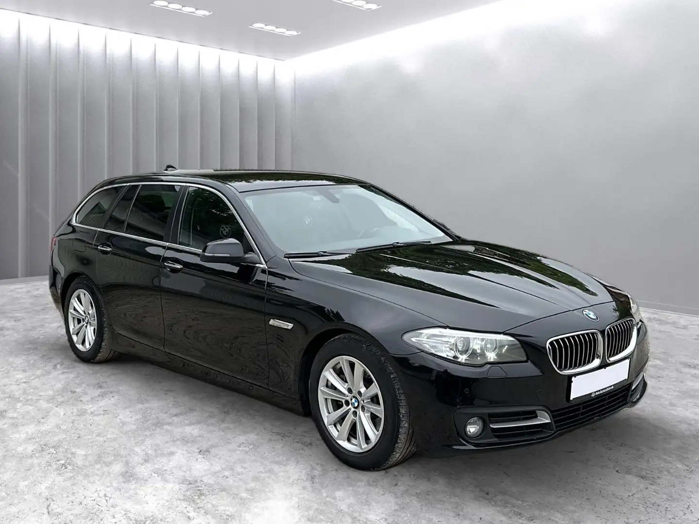 BMW 520 d Touring *Navi/AHK/Vollleder/Keyless/Xenon* Schwarz - 1
