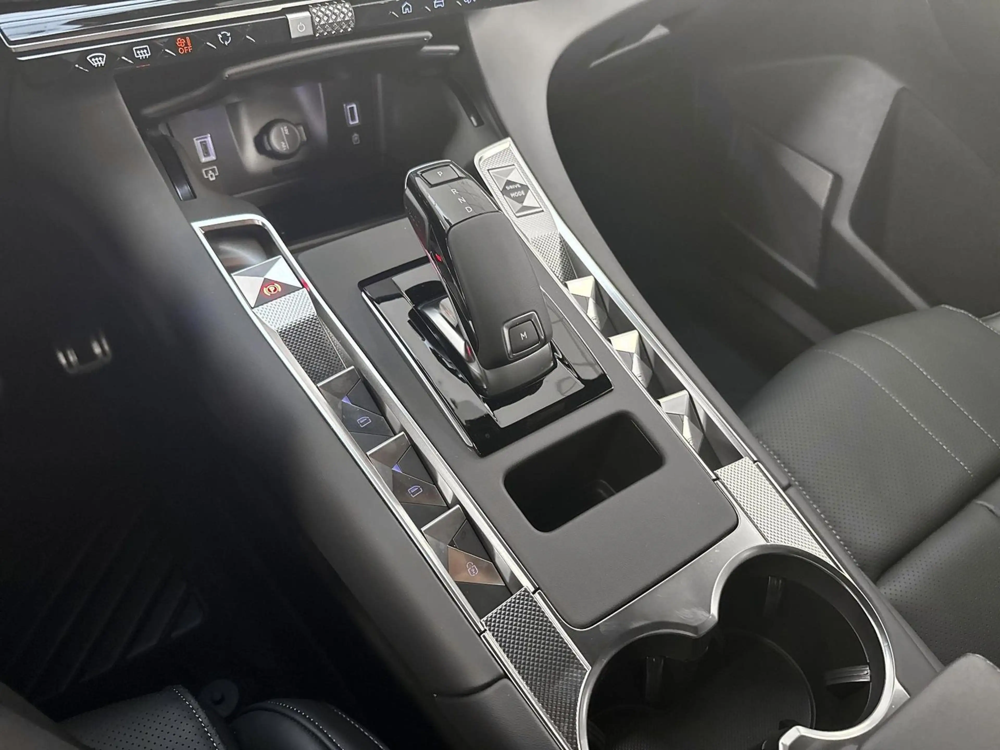 DS Automobiles DS 7 Crossback ÉTOILE Diesel 130PS Comfort-Paket — photo 11