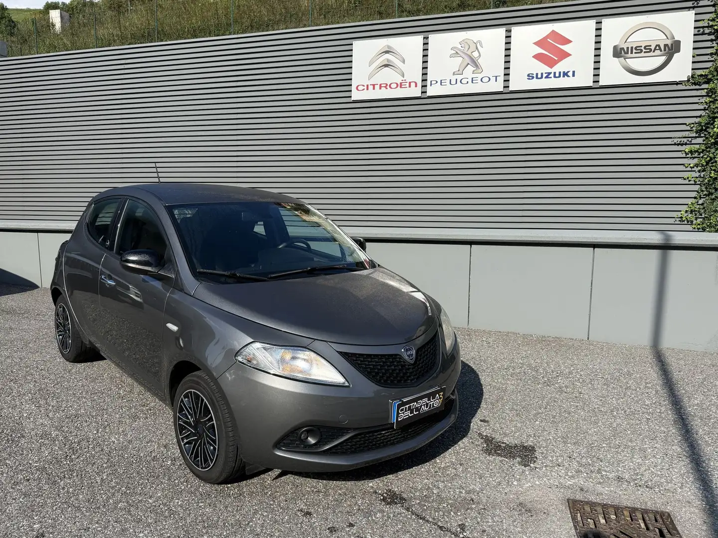 Lancia Ypsilon Ypsilon 1.0 FireFly 5 porte S&S Hybrid Ecochic Go Grigio - 1