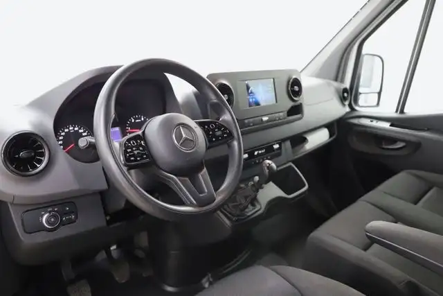 Mercedes-Benz Sprinter view 8