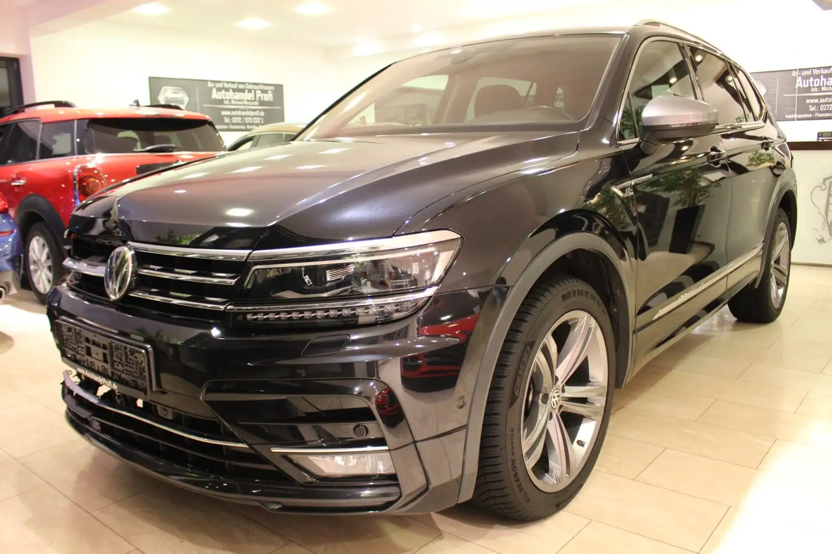 Volkswagen Tiguan Allspace Comfortline R-Line Pano LED VC Zwart - 1