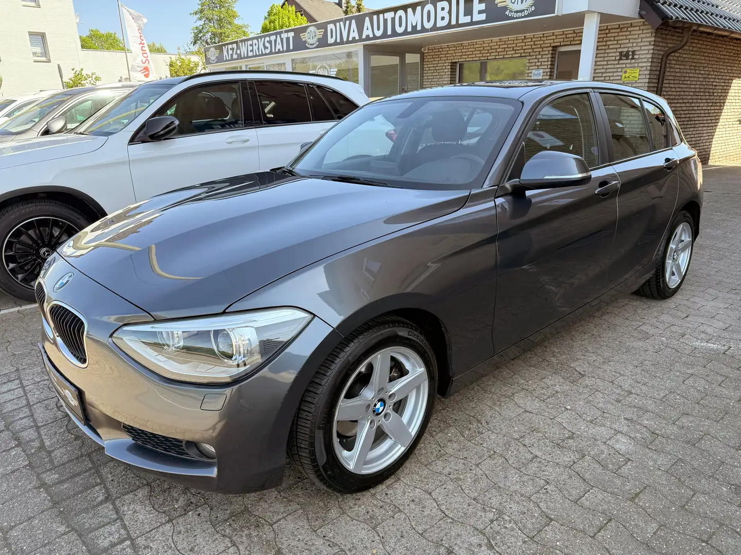 BMW 118 118 d Automatik Grau - 1