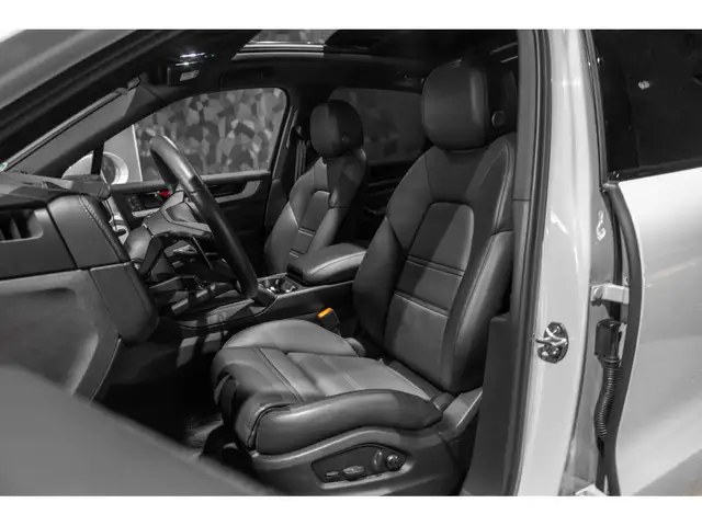 Porsche Cayenne view 10