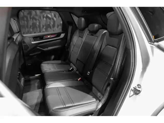 Porsche Cayenne view 11