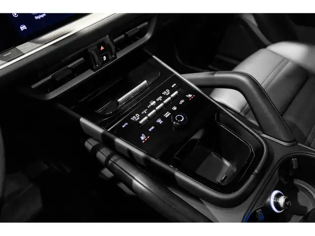 Porsche Cayenne view 12