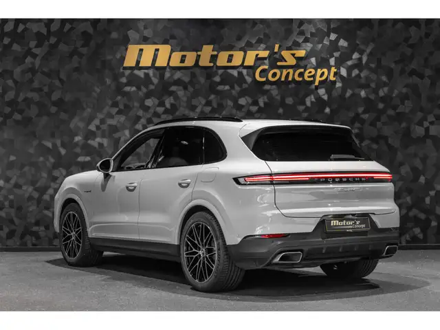 Porsche Cayenne view 7
