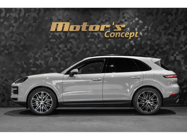 Porsche Cayenne view 2
