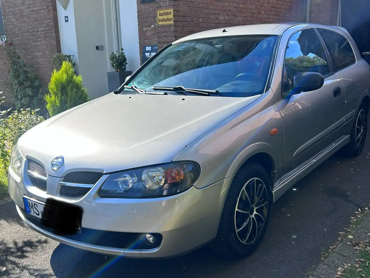 Nissan Almera Almera Fließheck  3-Türer 1.5 acenta Silber - 1