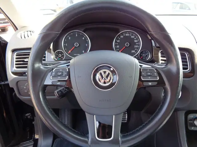 Volkswagen Touareg view 10