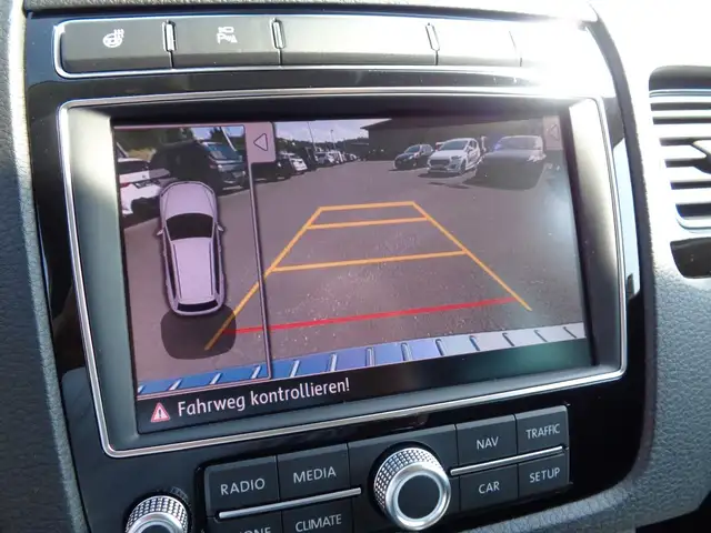 Volkswagen Touareg view 13