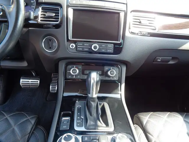 Volkswagen Touareg view 11