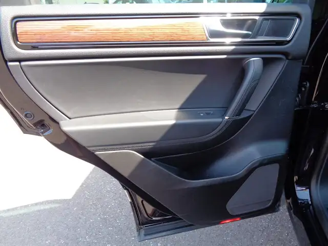 Volkswagen Touareg view 15