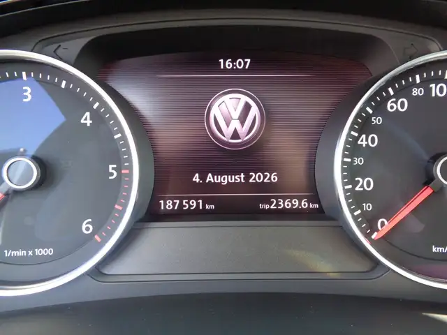 Volkswagen Touareg view 12