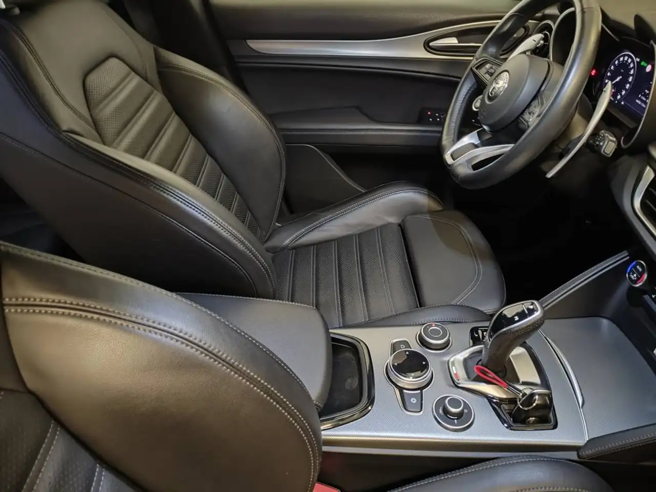 Alfa Romeo Stelvio 2024 — фото 13