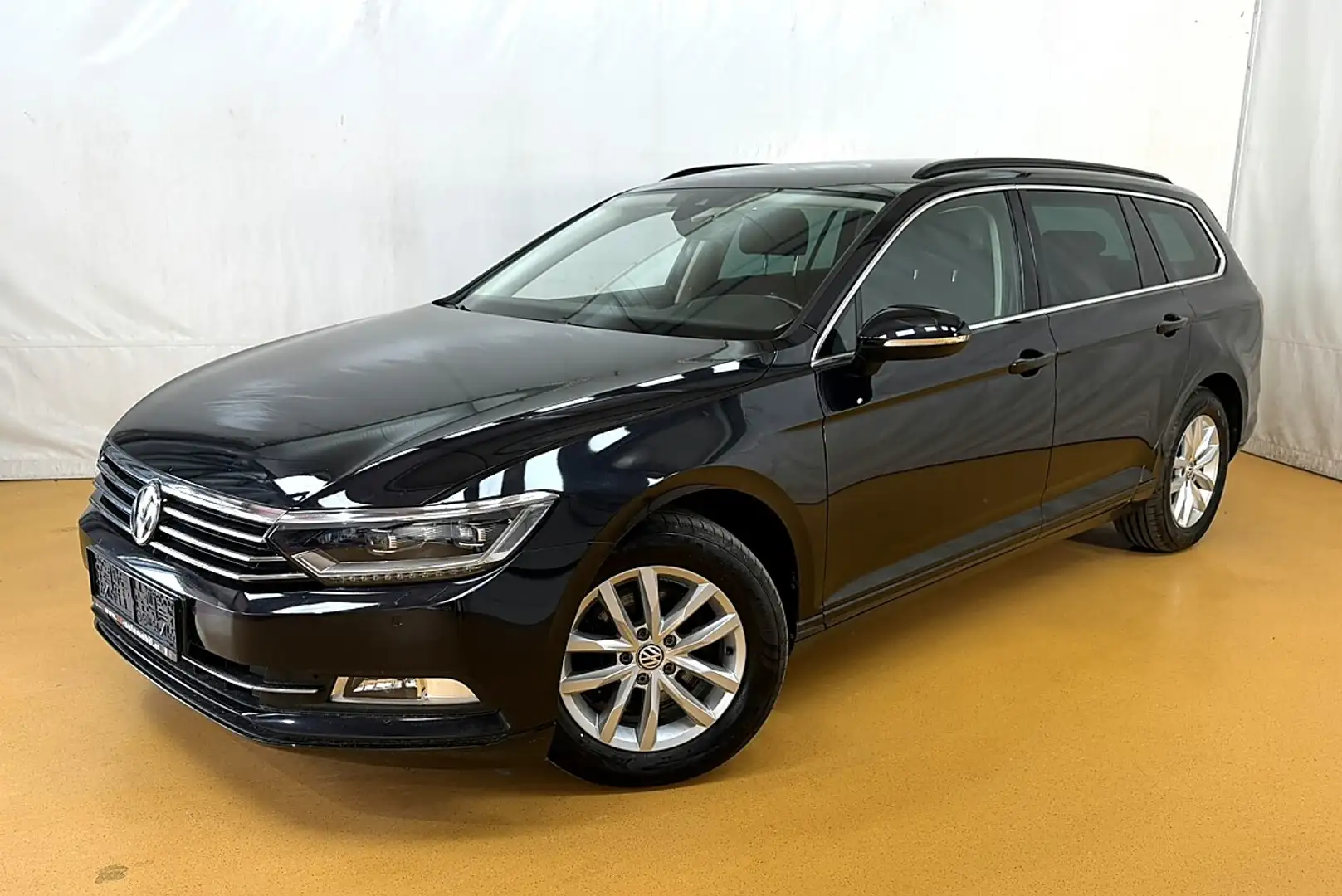 Volkswagen Passat Variant Comfortline 2,0 TDI SCR DSG Schwarz - 1