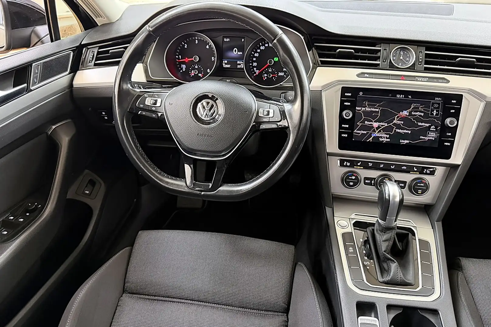Volkswagen Passat Variant Comfortline 2,0 TDI SCR DSG Schwarz - 2